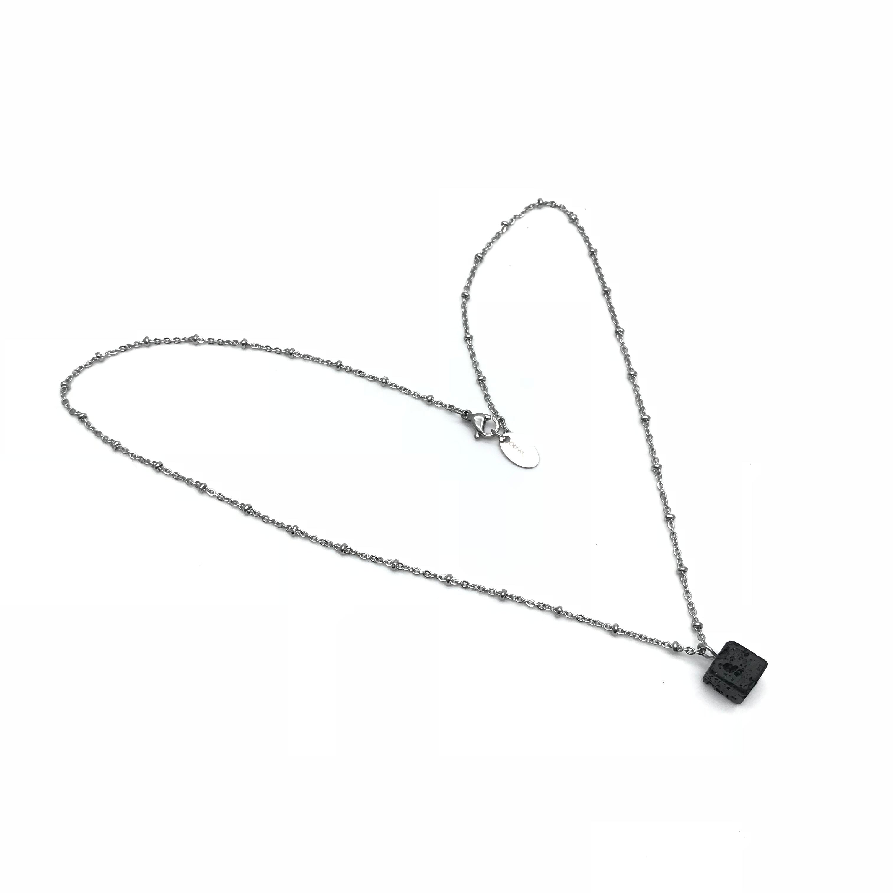Collier aromatique en pierre de lave fabriqué à la main « MIA »