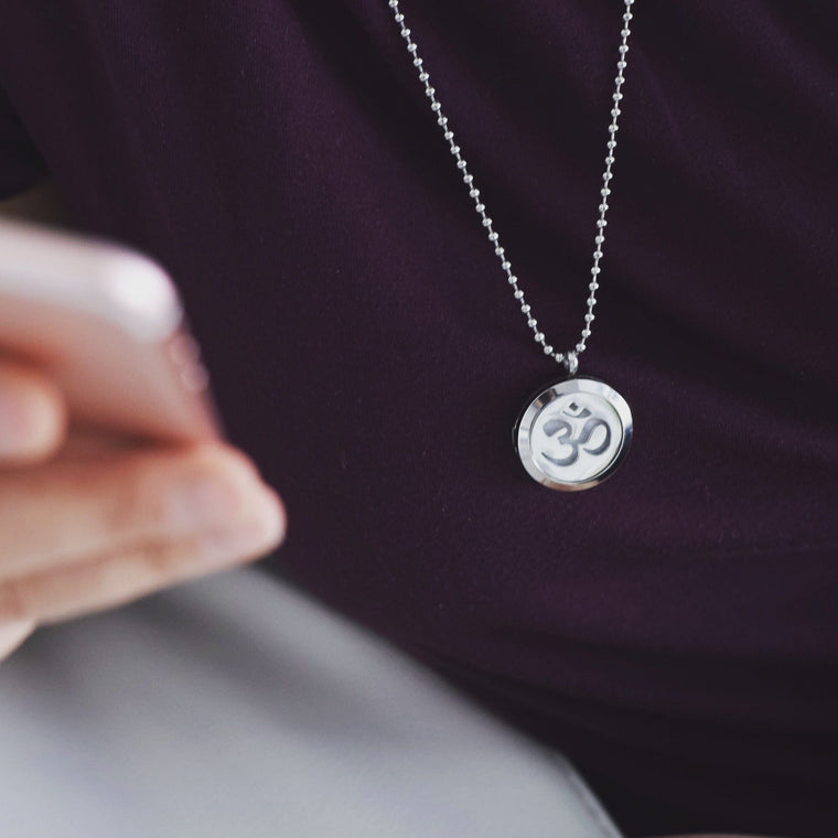 COLLIER D'AROMATHÉRAPIE YOGA UNISEXE "OM"